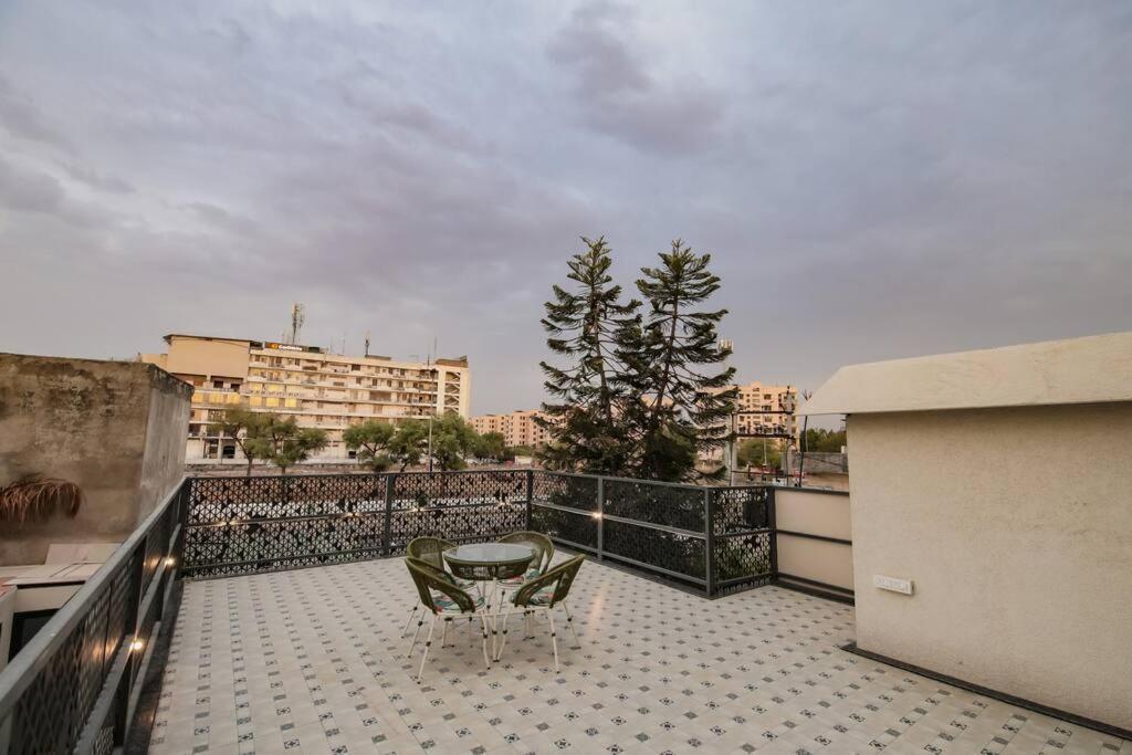 Saiba Outhouse- 4 Bed Room- Pool- Theatre- Partyhall- Garden & Terrace Sitting Area Τζαϊπούρ Εξωτερικό φωτογραφία