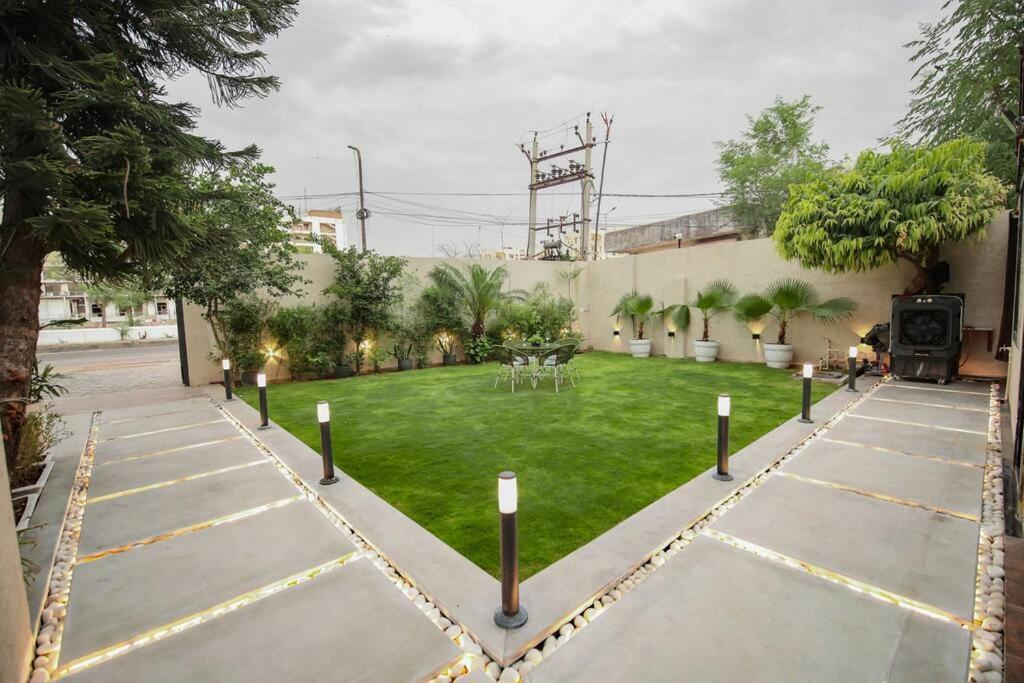 Saiba Outhouse- 4 Bed Room- Pool- Theatre- Partyhall- Garden & Terrace Sitting Area Τζαϊπούρ Εξωτερικό φωτογραφία