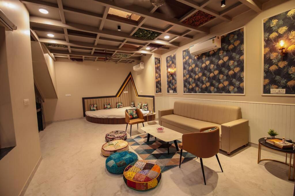 Saiba Outhouse- 4 Bed Room- Pool- Theatre- Partyhall- Garden & Terrace Sitting Area Τζαϊπούρ Εξωτερικό φωτογραφία